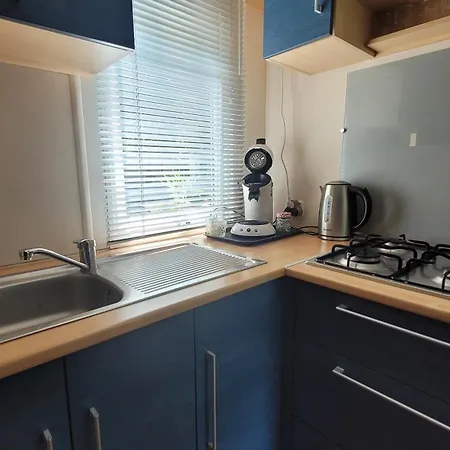 Mobil-home N 3 Chambre, Climatise, Cuisine Equipee, Tv & Wi-fi *